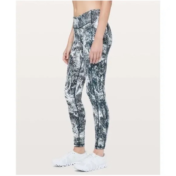 Lululemon Wunder under leggings size 8💕💕 - Picture 2 of 5